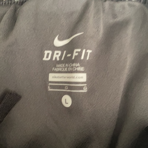 Athletic shorts - Picture 3 of 3